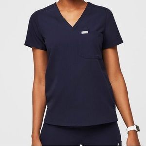 FIGS // Catarina One-Pocket Scrub Top